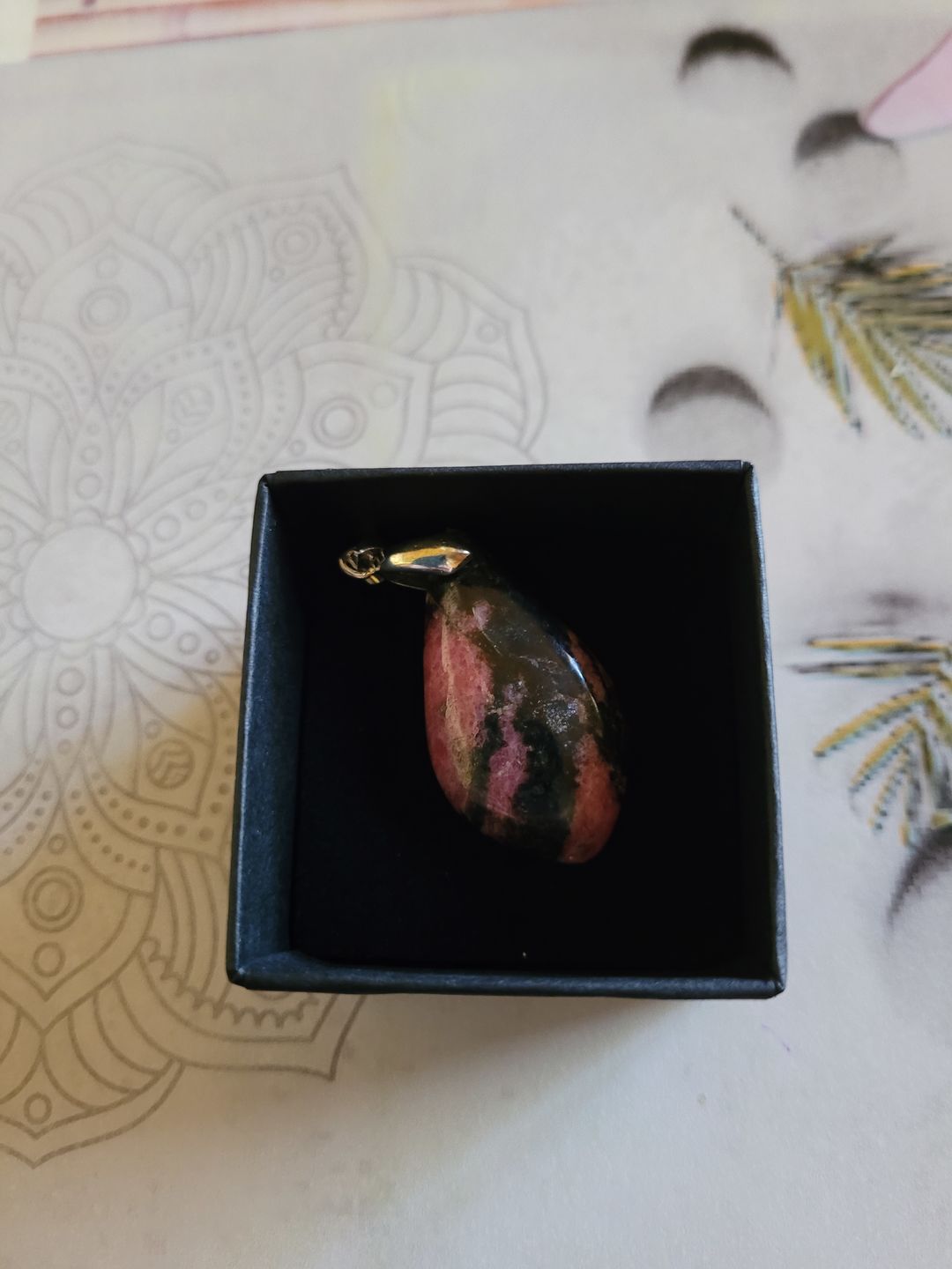 Customer photo review of Rhodonite Pendentif