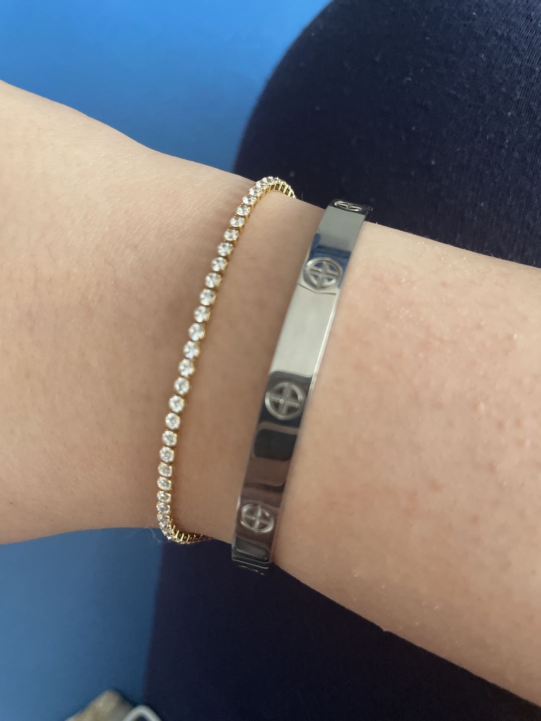 Customer photo review of Crossed Arianna Armreif | 18K vergoldet