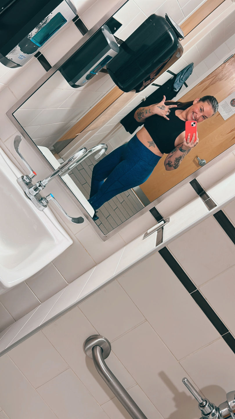 Customer photo review of Dream Leggings w/pockets- Blue Raspberry