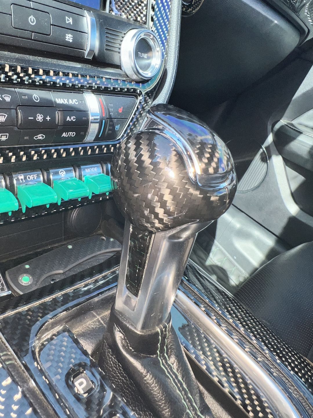Customer photo review of 2pcs Real Carbon Fiber Shift Knob Cover Cover | 2015-2022 Ford Mustang