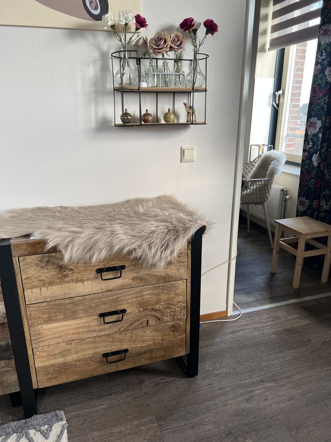 Customer photo review of Sidetable Britt 3 lades | Mangohout en Staal | 80x40x80cm