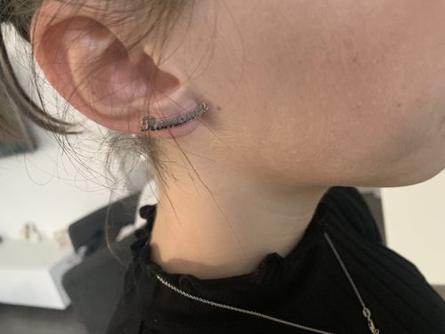Customer photo review of Boucles d'oreilles à prénom personnalisable en acier chirurgical