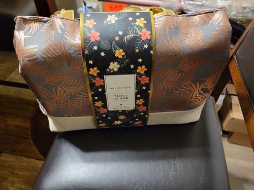 Customer photo review of Tahiti Island Fashion Bath Set Tote