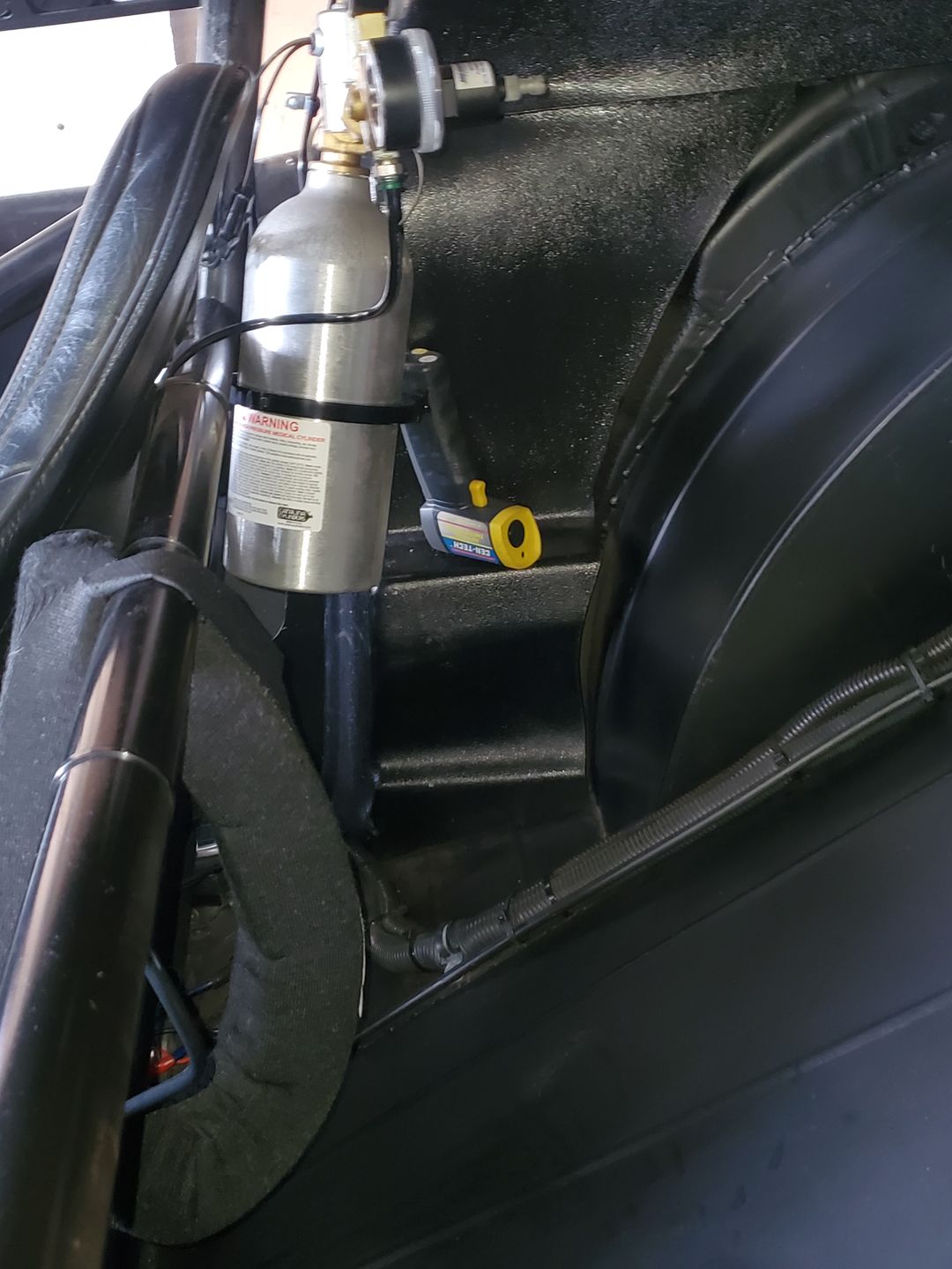 Customer photo review of Motion Raceworks Black Anodized 2.5lb CO2 Bottle Bracket (Bottle Not Included) 25-10007