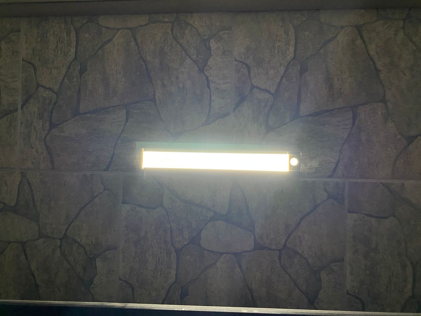 Customer photo review of Barra con Sensor Recargable - USB Luz Fría