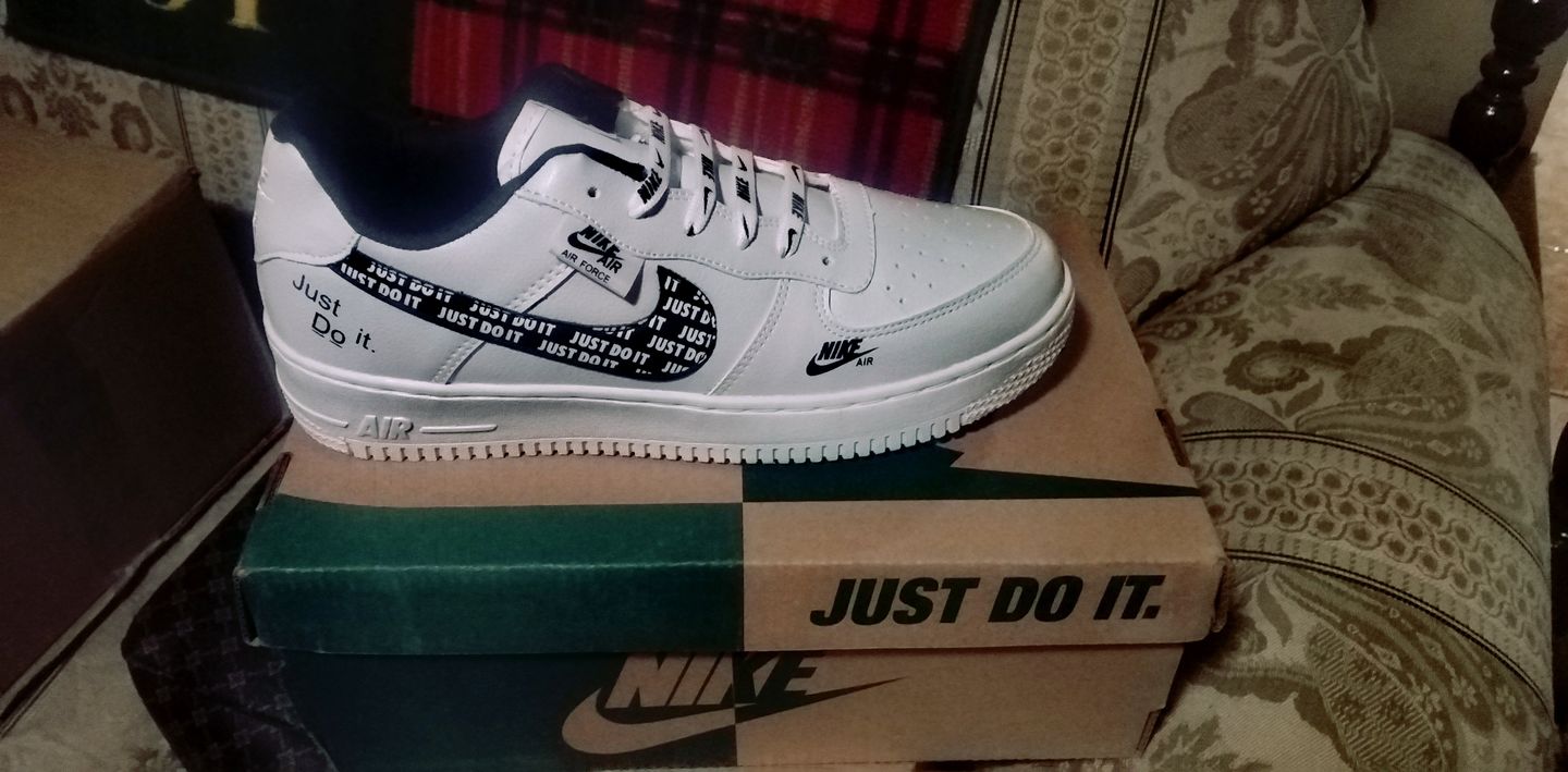 Customer photo review of Tenis 270 Blanco Negro Negro