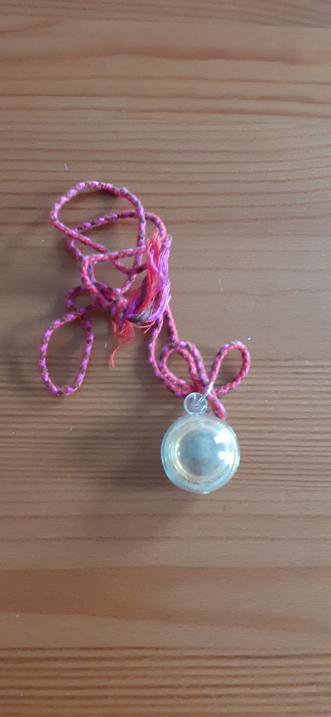 Customer photo review of Amulette Thai bille sacrée Look Aum d'invulnérabilité - Très Vénérable LP Kui.