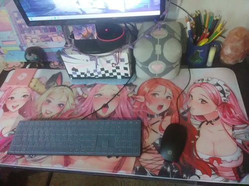 Customer photo review of Belle Delphine Baddie P1 - Mousepad XL