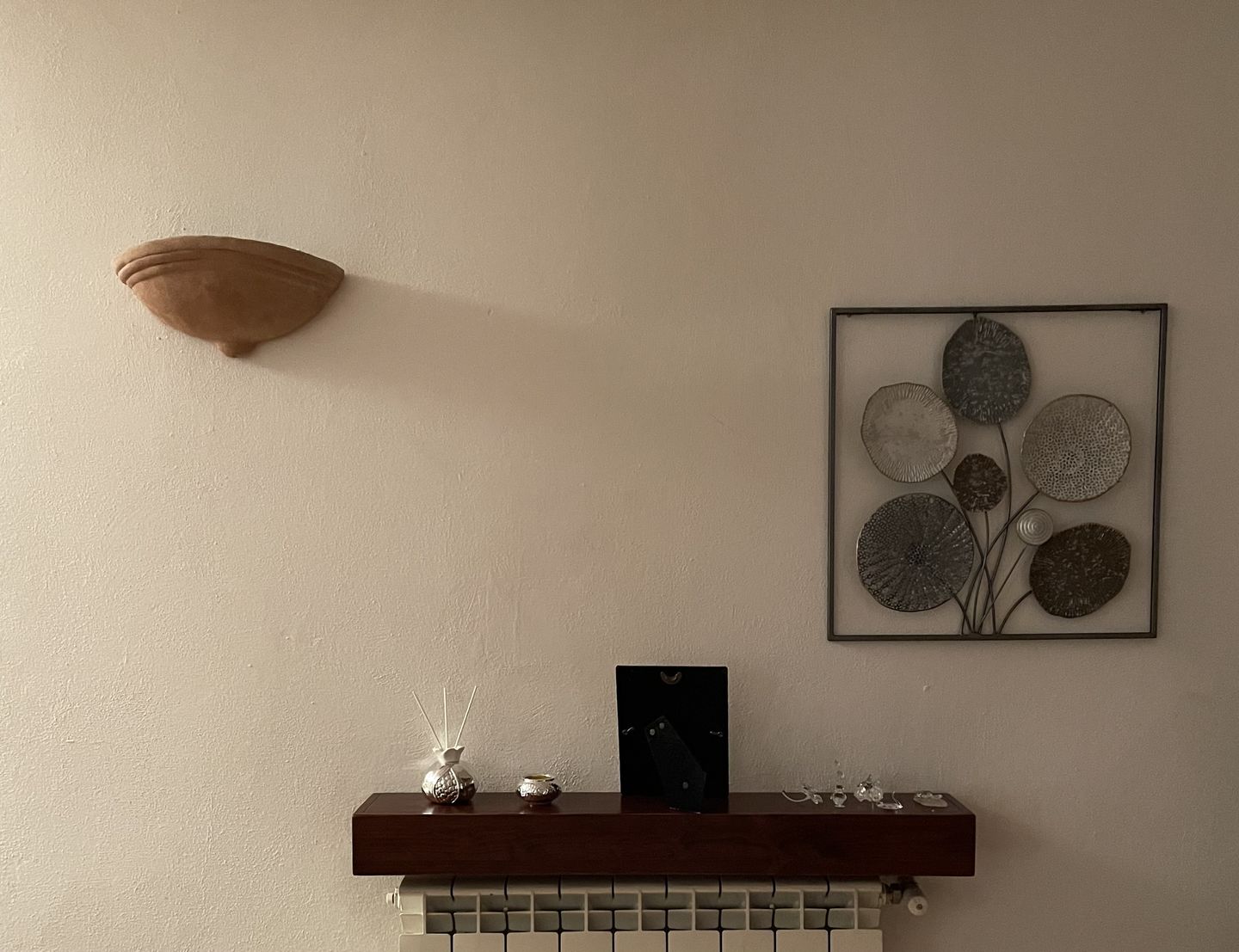 Customer photo review of Mensola sospesa - VENERE - Profondità 15-20-25 cm. Noce Scuro