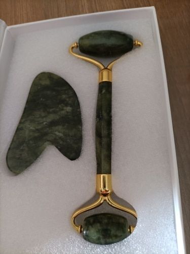Customer photo review of Jade Roller