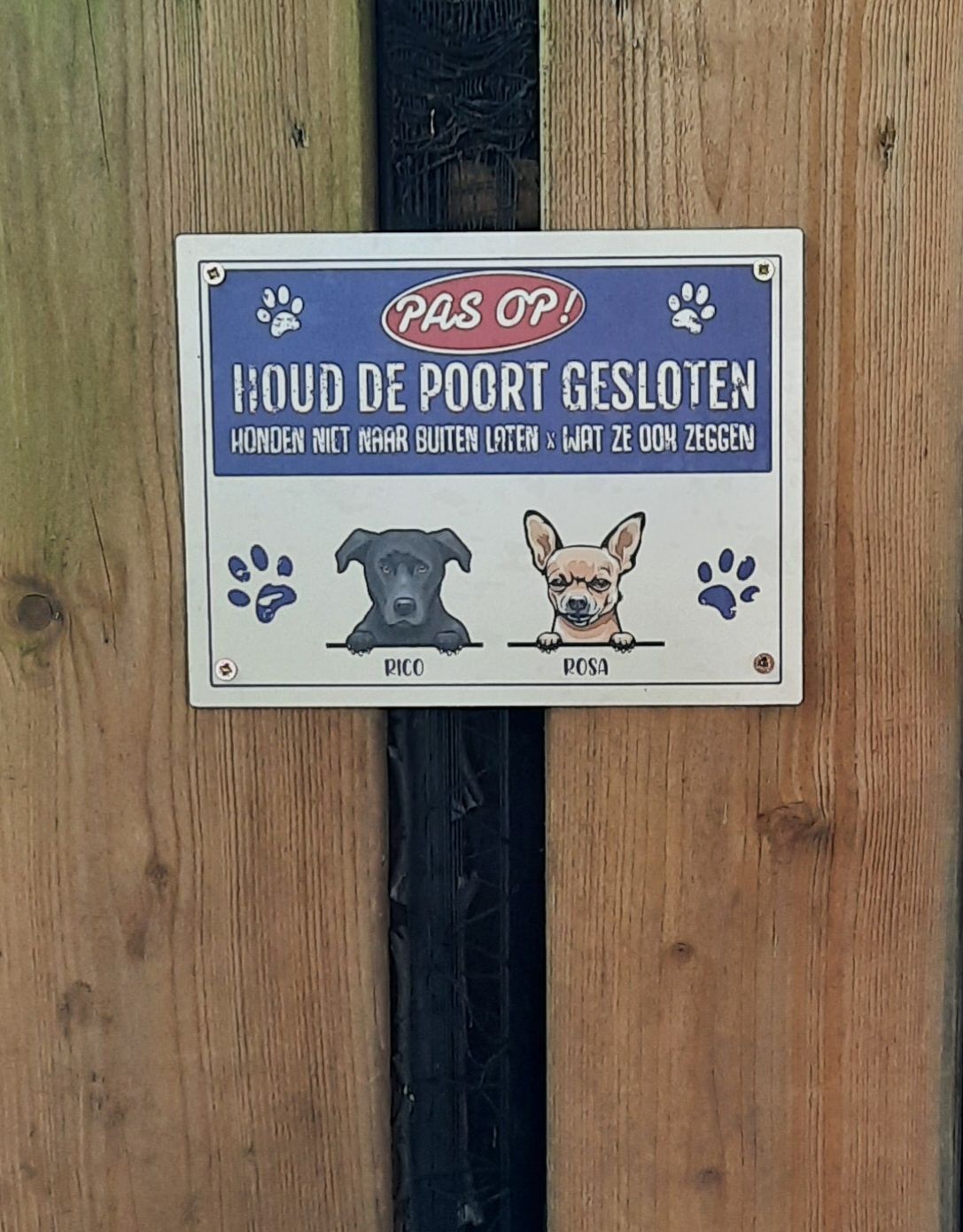 Customer photo review of Honden niet naar buiten laten! - Gepersonaliseerd deurbordje