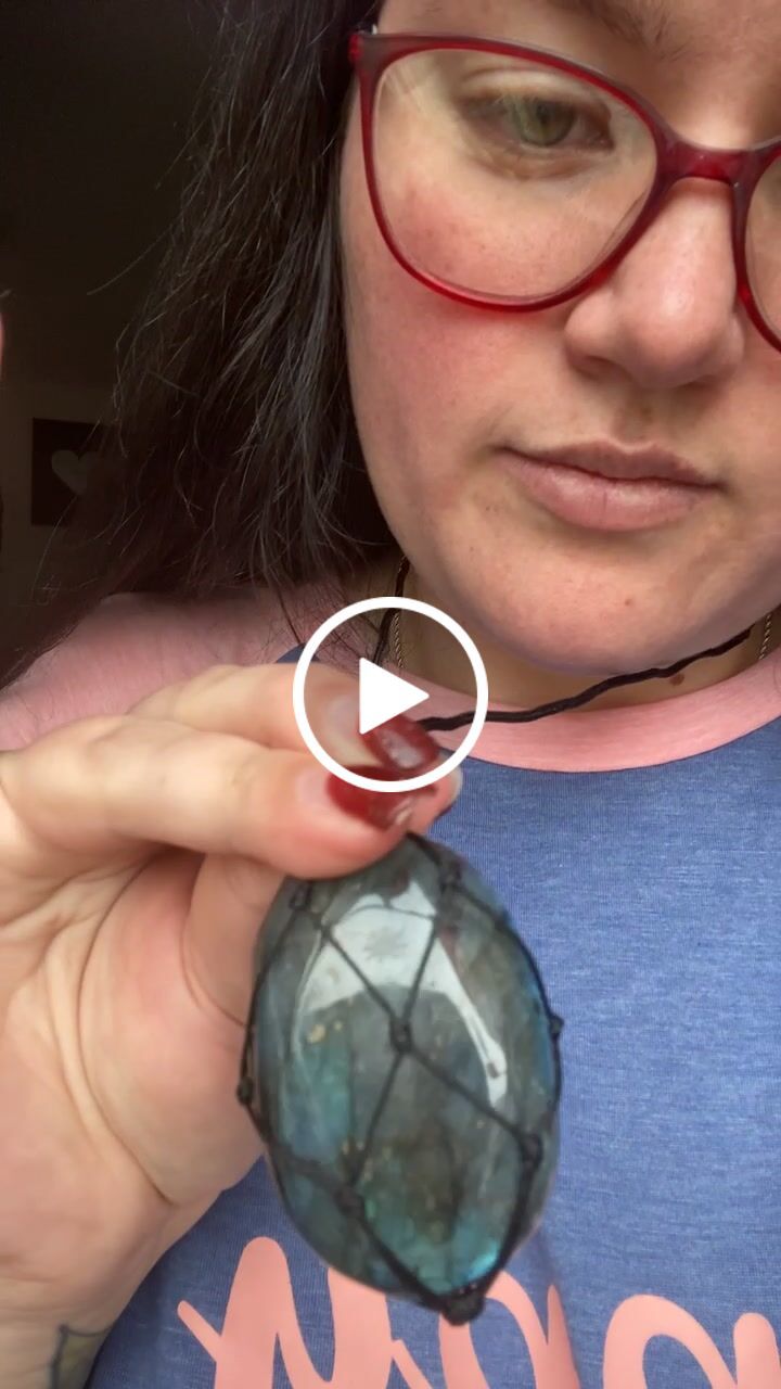Customer video review of Dragon's Heart Labradorite Necklace