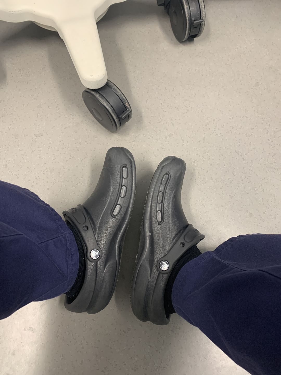 Customer photo review of Crocs Unisex Bistro Work Clog