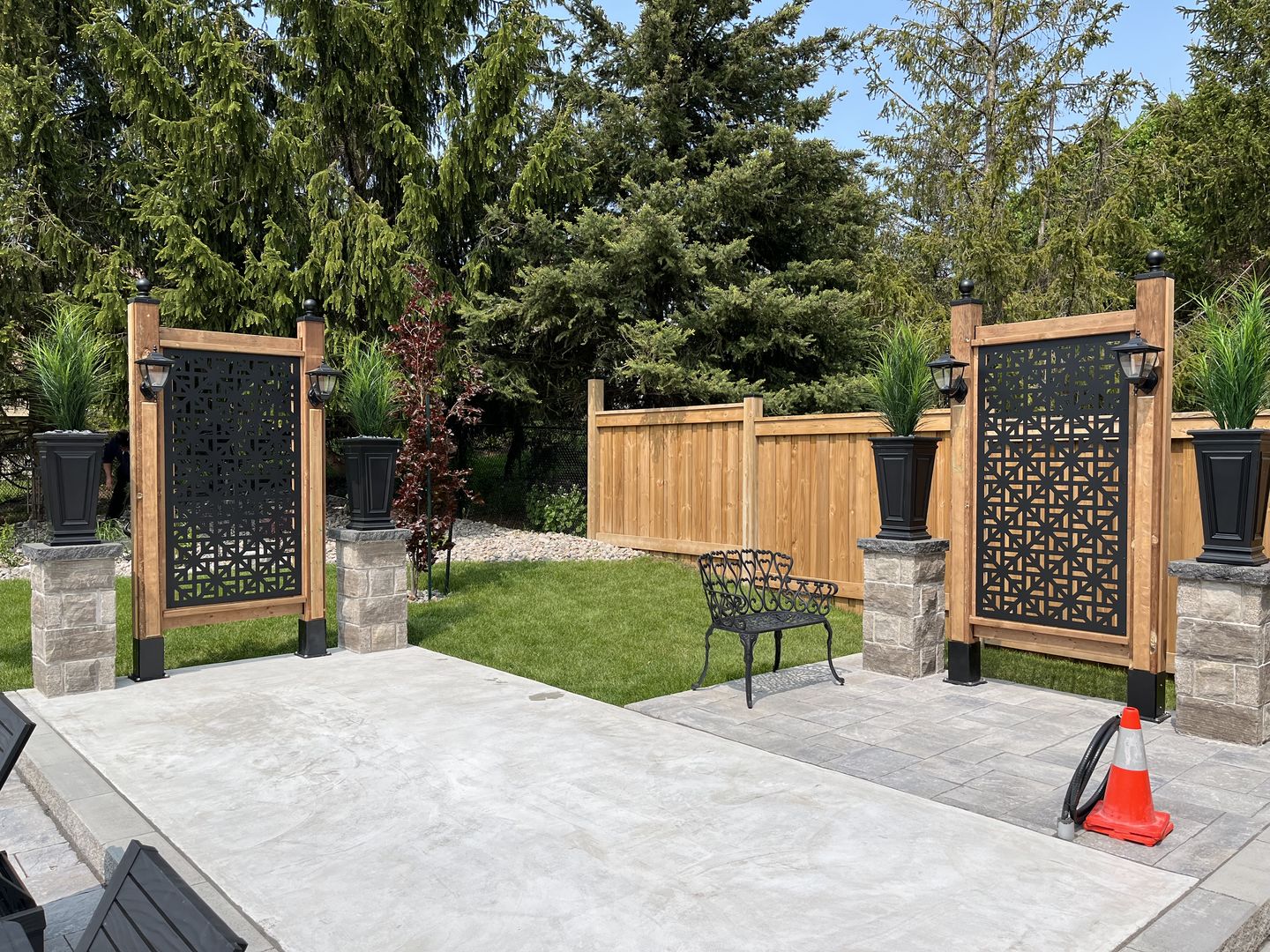 Customer photo review of Privacy Screen (Moderna)