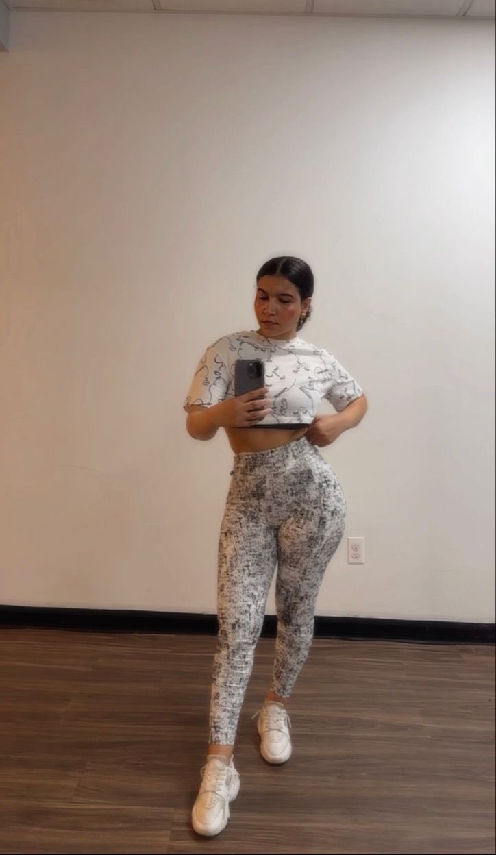 Customer photo review of Static High Waist Scrunch Legging