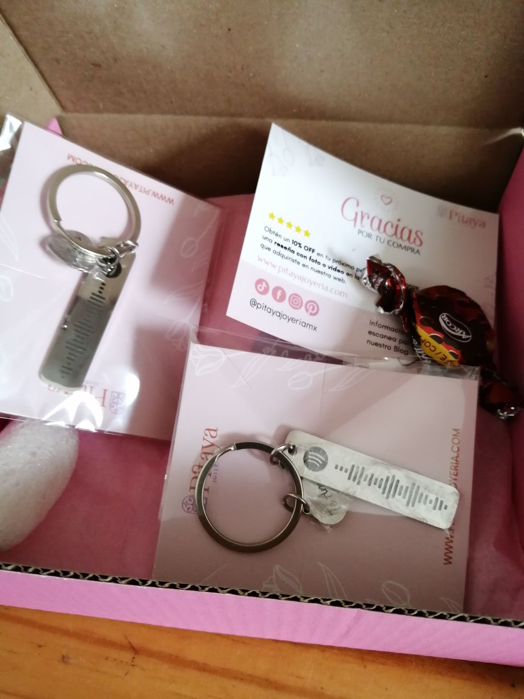 Customer photo review of Llavero Personalizado Love