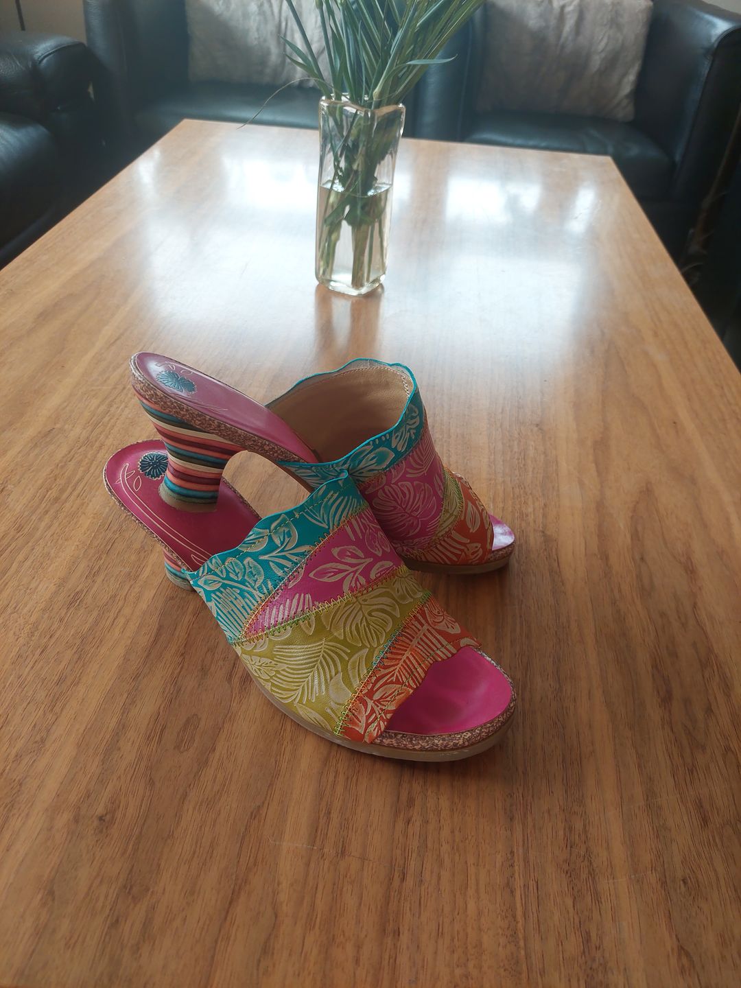 Customer photo review of Vintage Handmade Leather Color-block slippers