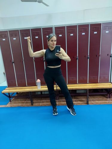 Customer photo review of ORX Crop Top Mujer Black