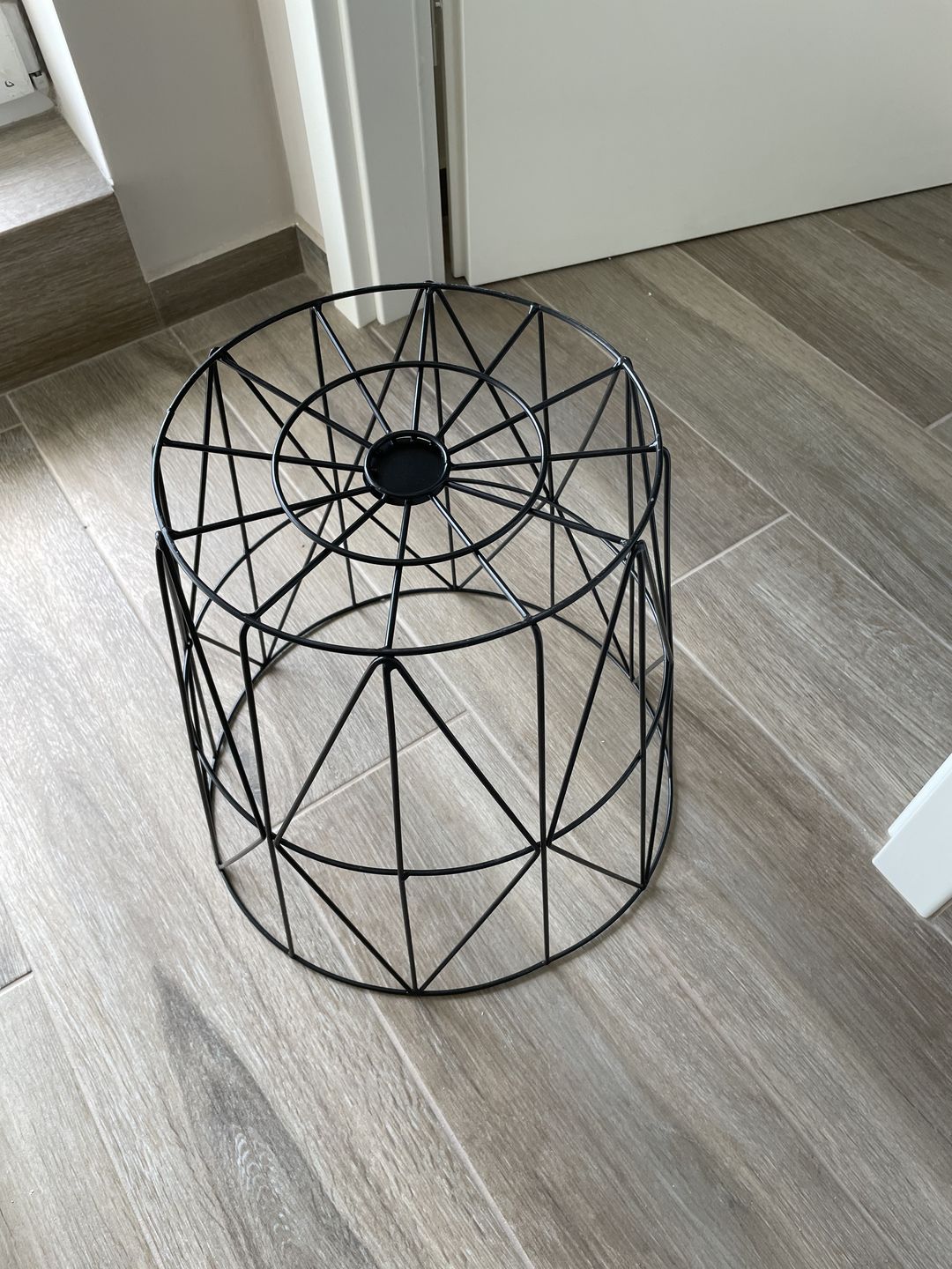 Customer photo review of Masuta MARIFFA, stejar natural/negru, 42x42x41 cm