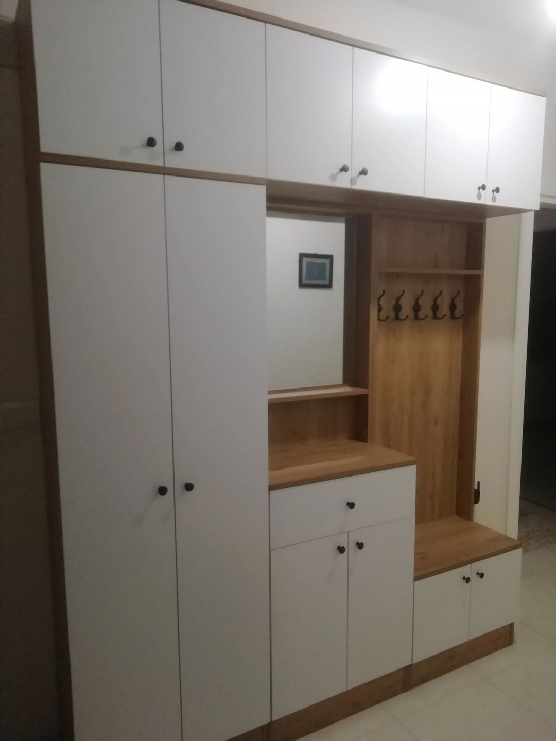 Customer photo review of Rani EA108 Portmanto Çekmeceli Aynalı Askılı Vestiyer Sepet Ceviz - Beyaz