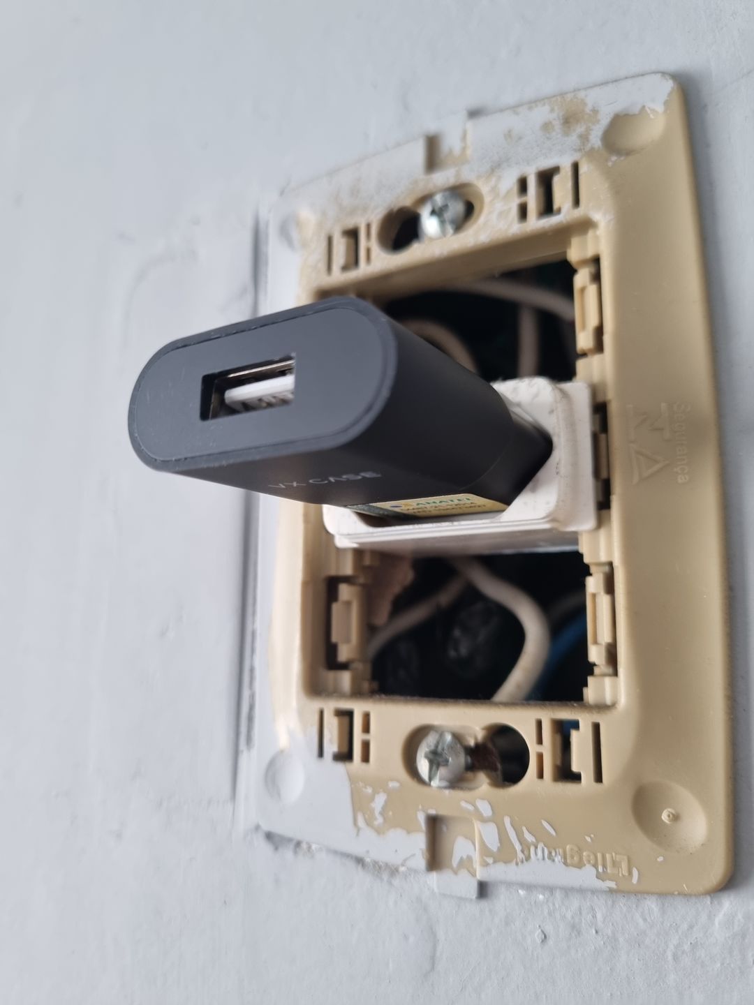Customer photo review of Adaptador de Parede com 1 Porta USB VX Case