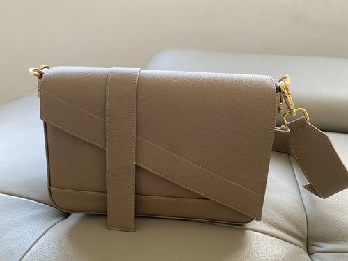 Customer photo review of Iconic Ally - Cappuccino