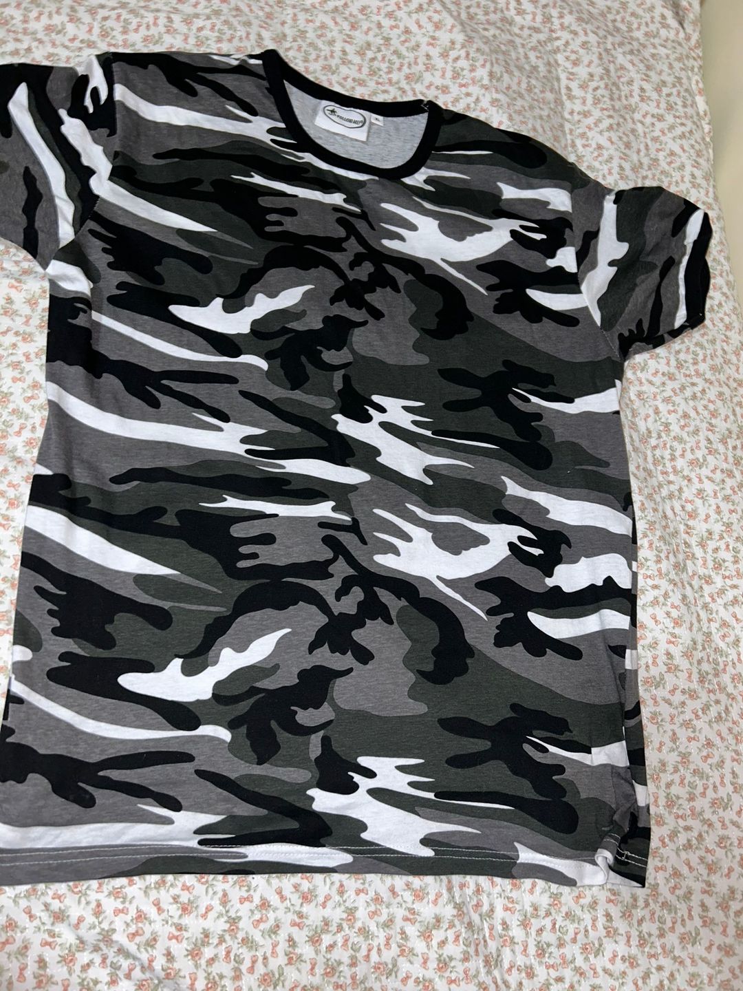 Customer photo review of T-Shirt Follow Me! 1702 Urban