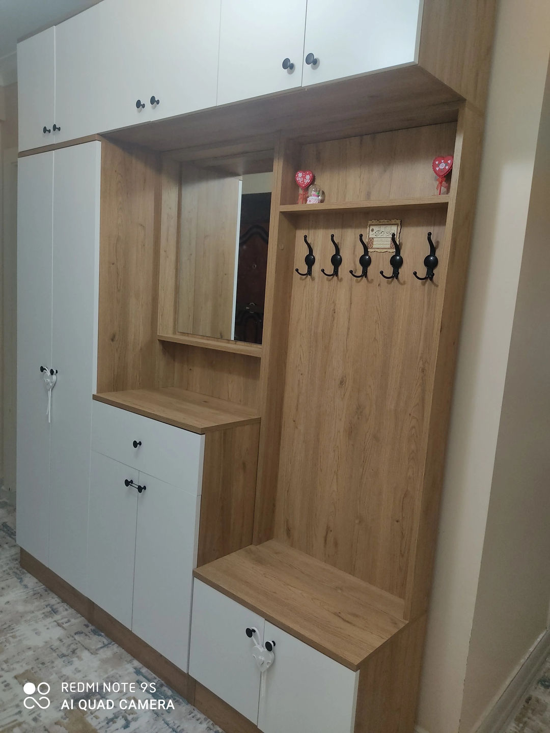 Customer photo review of Rani EA108 Portmanto Çekmeceli Aynalı Askılı Vestiyer Sepet Ceviz - Beyaz