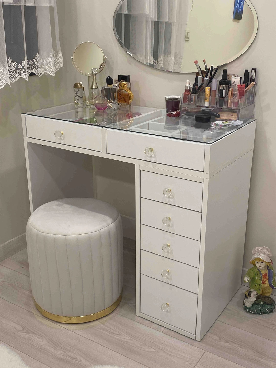 Customer photo review of Rani BJ107 Makyaj Tuvalet Masası 7 Çekmeceli Cam Tablalı Takı Düzenleyici Beyaz