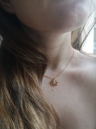 Customer photo review of Heavenly Lotus Simple Kette 18K Vergoldet