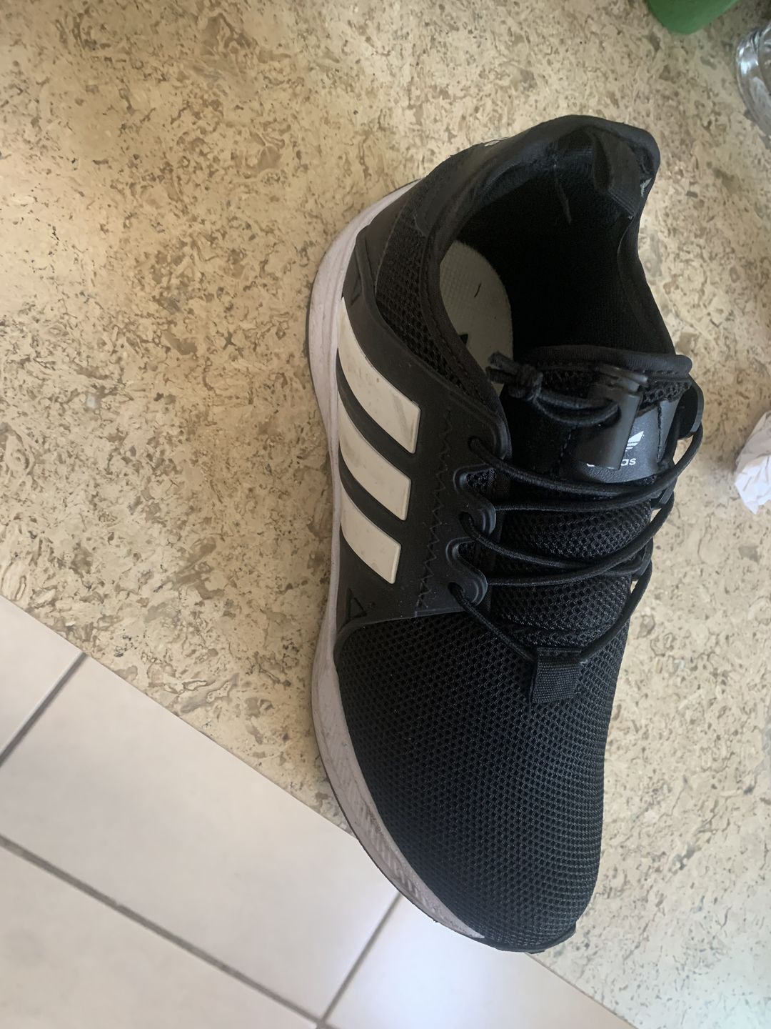 Customer photo review of Tenis 018 Negro Blanco