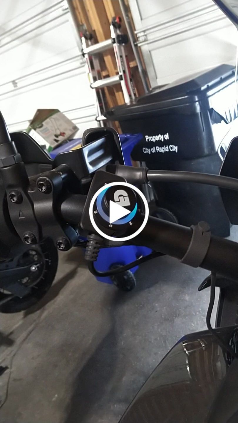 Customer video review of D7 LED Light Pods with DataDim™ Technology