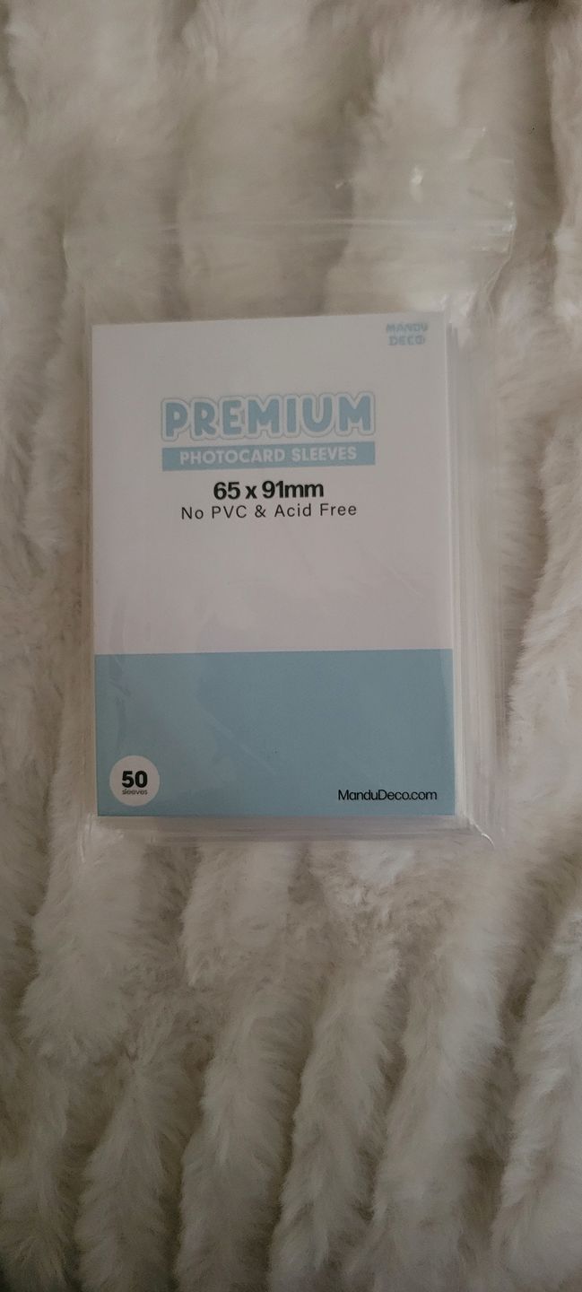 Customer photo review of PREMIUM PHOTOCARD SLEEVES - BLUE VERSION (65x91MM)