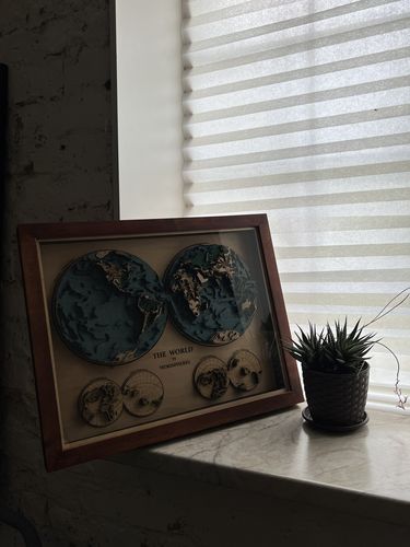 Customer photo review of THE WORLD IN HEMISPHERES 3D MAP
