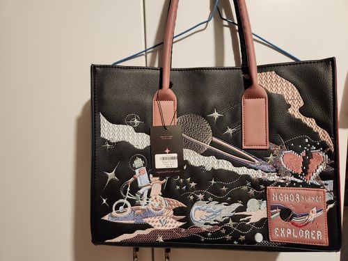 Customer photo review of Artbook Handbag - Lover's Edition