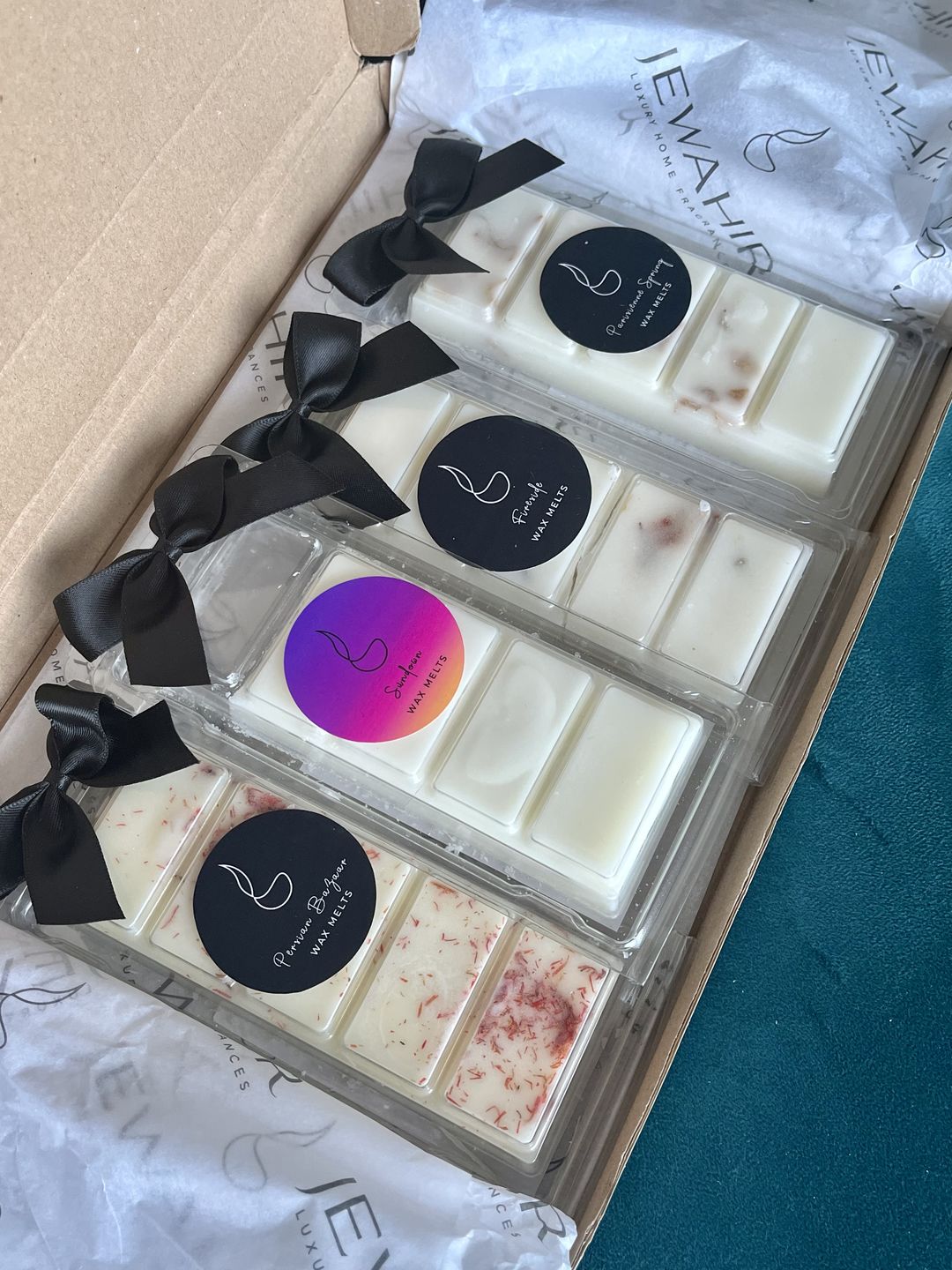 Customer photo review of Cashmere Oud Wax Melts