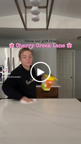 Customer video review of Unicorn Table Top Coloring Banner