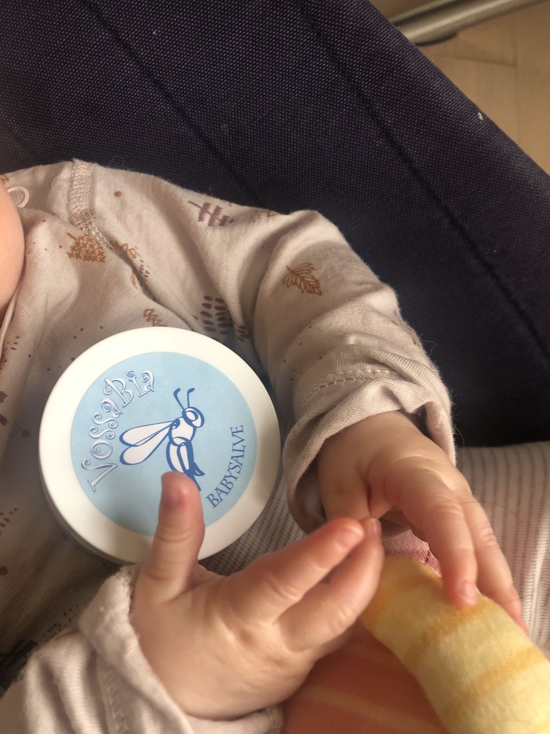 Reseña fotográfica de un cliente sobre la pomada para bebés
