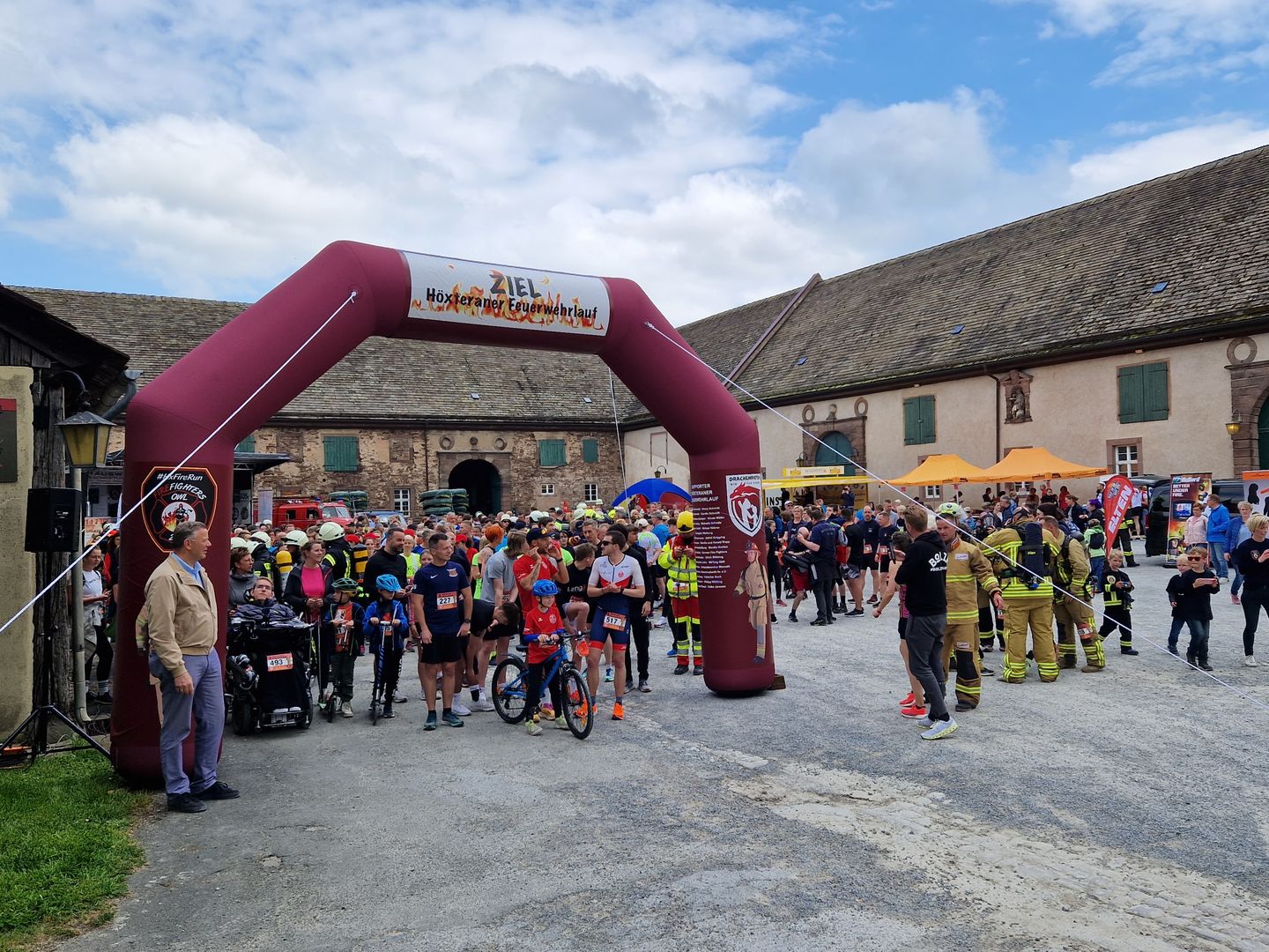 Customer photo review of Inflatable Archway - XhibArch (double layer, airtight): stock color prepared for banner