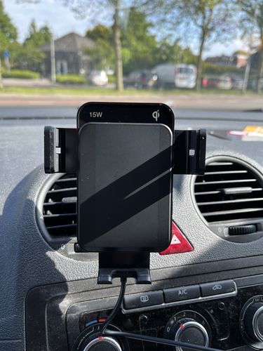 Customer photo review of Wegman Telefoonhouder met QI Draadloze Oplader Auto (15W autolader) - Ventilatierooster, Raam, Dashboard - Magsafe