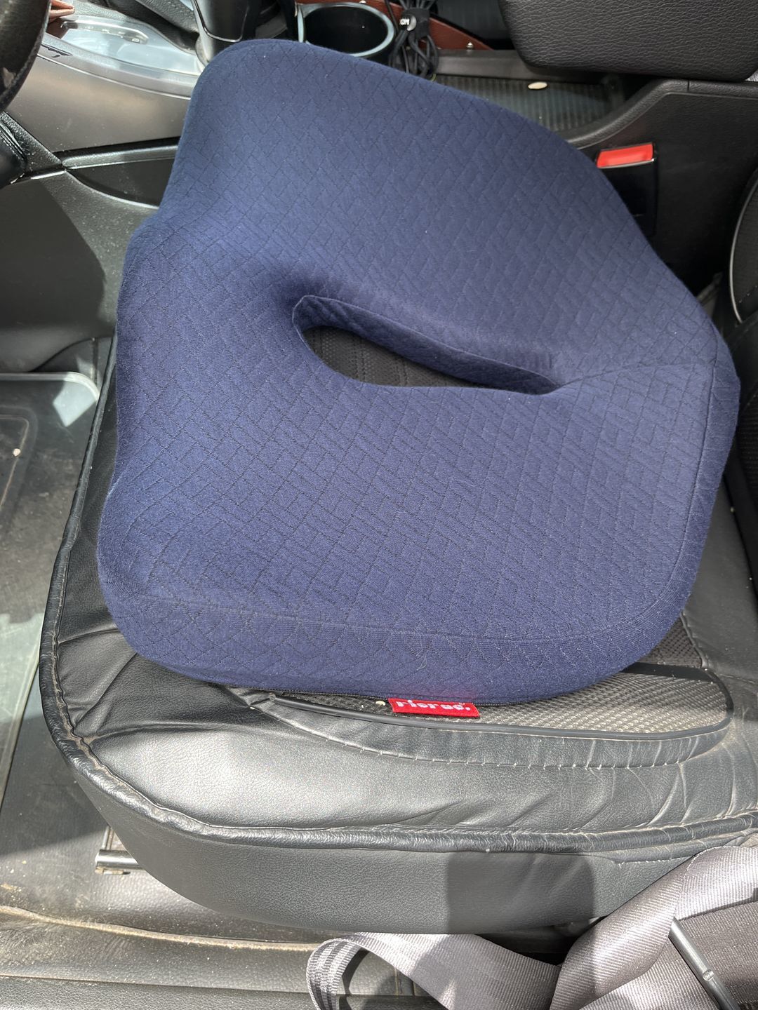 Customer photo review of Reeta- Tailbone Cushion- Hemorrhoids Prostatitis problem & Pregnant Women