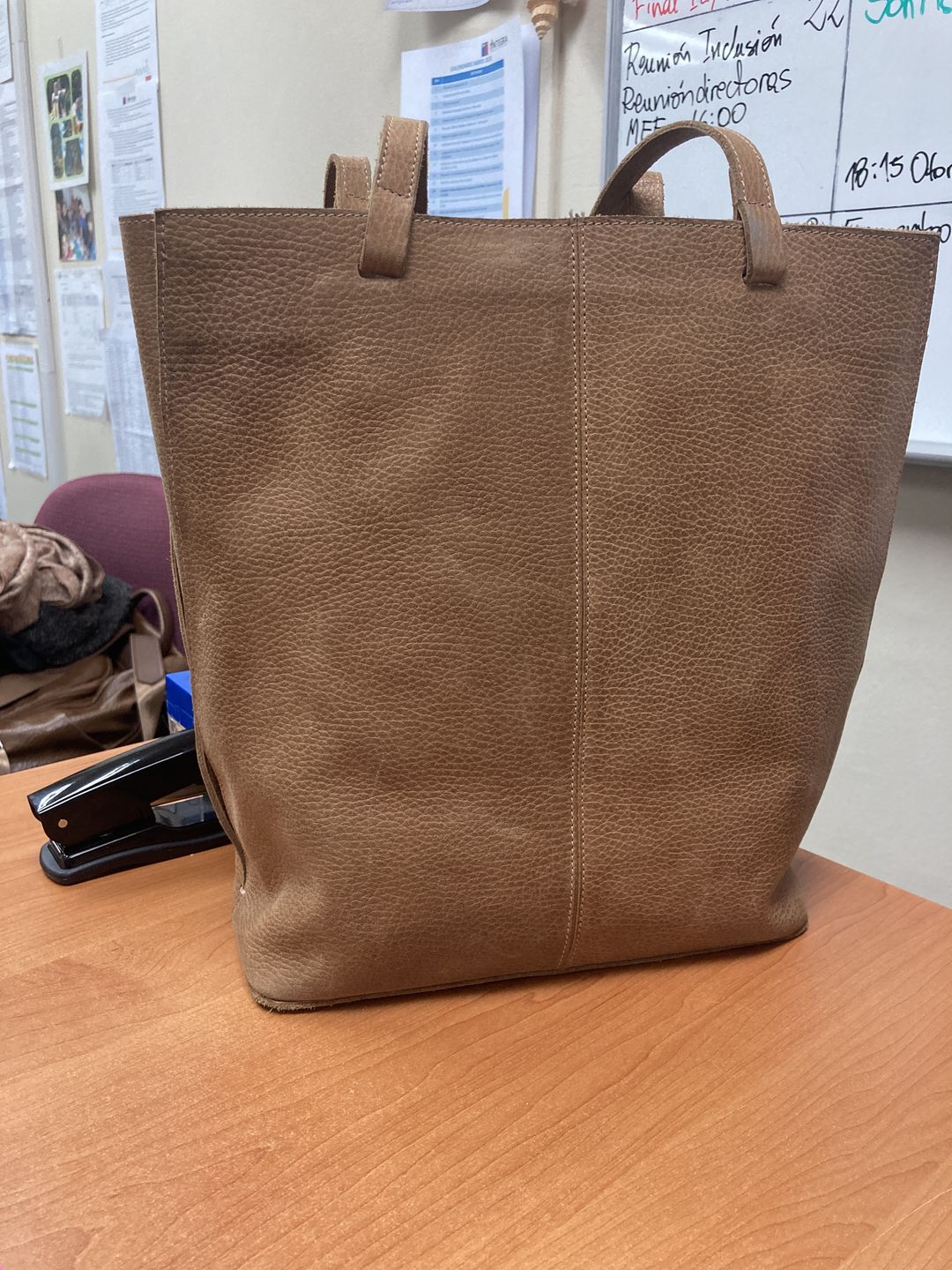 Customer photo review of *Cartera de cuero modelo CLARA Tostado