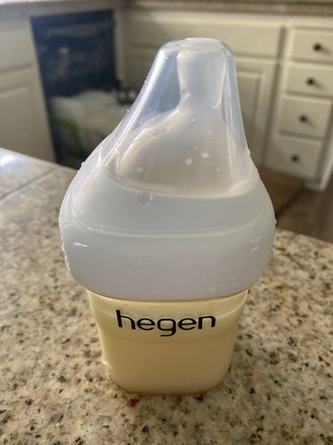 Customer photo review of Hegen PCTO™ 150ml/5oz Feeding Bottle PPSU 2-Pack with 2 x Slow Flow Nipple (1 to 3 months)