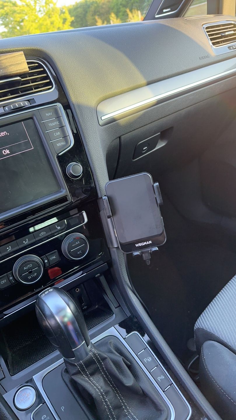 Customer photo review of Wegman Telefoonhouder met QI Draadloze Oplader Auto (15W autolader) - Ventilatierooster, Raam, Dashboard - Magsafe