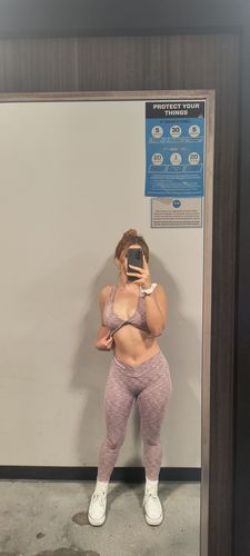 Customer photo review of Pchee Soft Mauve V-Waist Scrunch Butt Legging Set