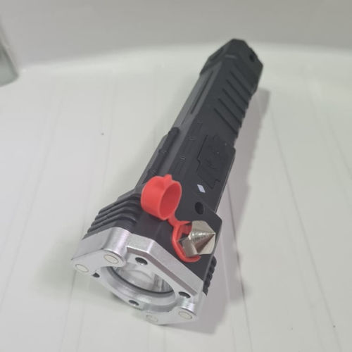 Customer photo review of Lanterna Tática Indestrutível 4 em 1 - Ultra Potência - ÚLTIMO DIA NA PROMOÇÃO