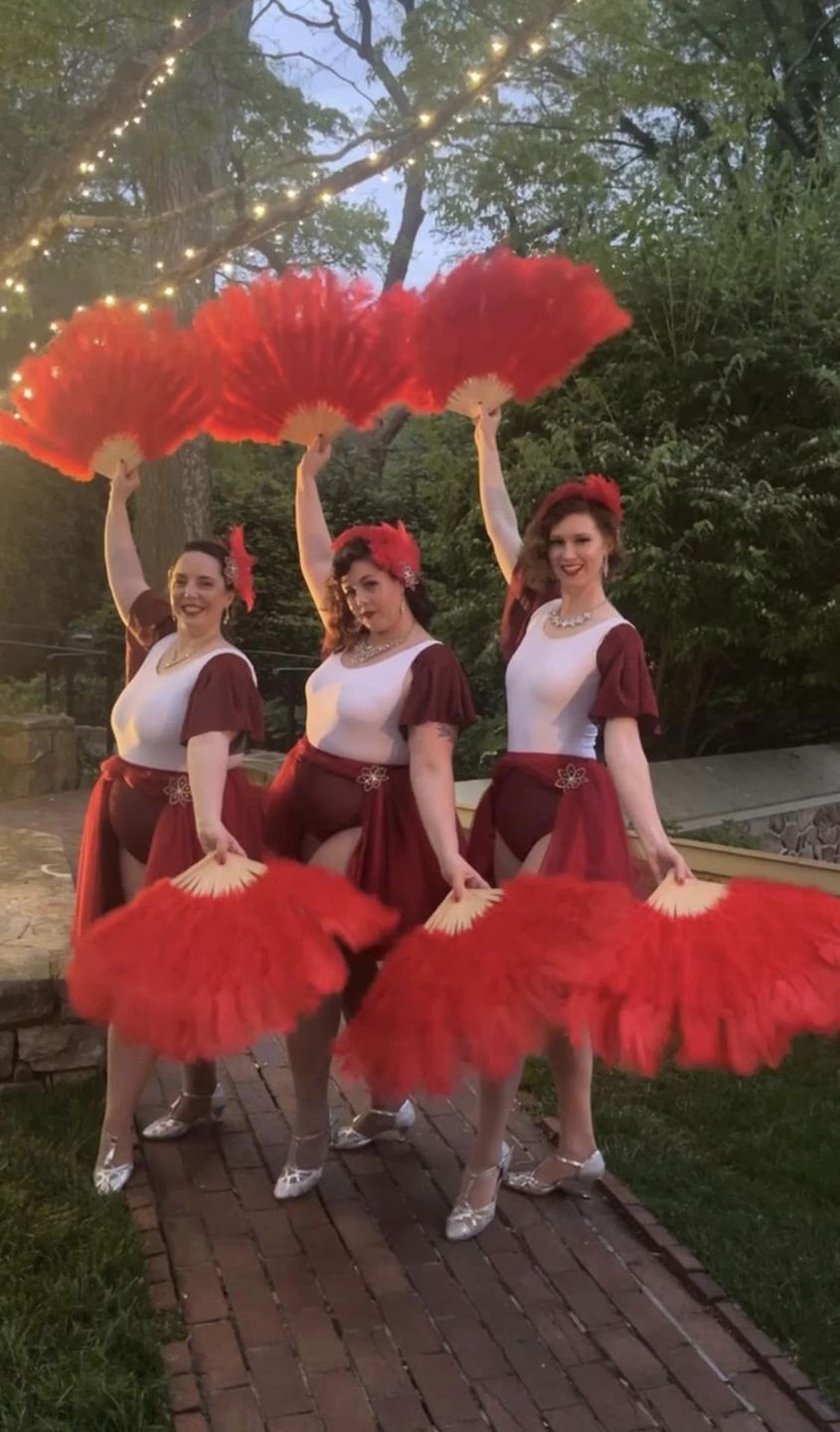 Customer photo review of Ostrich Blondene Floss Feathers