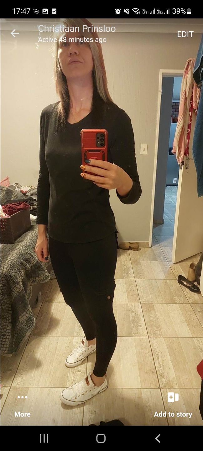 Customer photo review of Shapewear TNG Cargo Leggings - Black