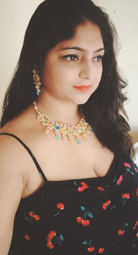 Customer photo review of Rubans Gold Plated Kundan Necklace Set With Multicolour Stones And Beads
