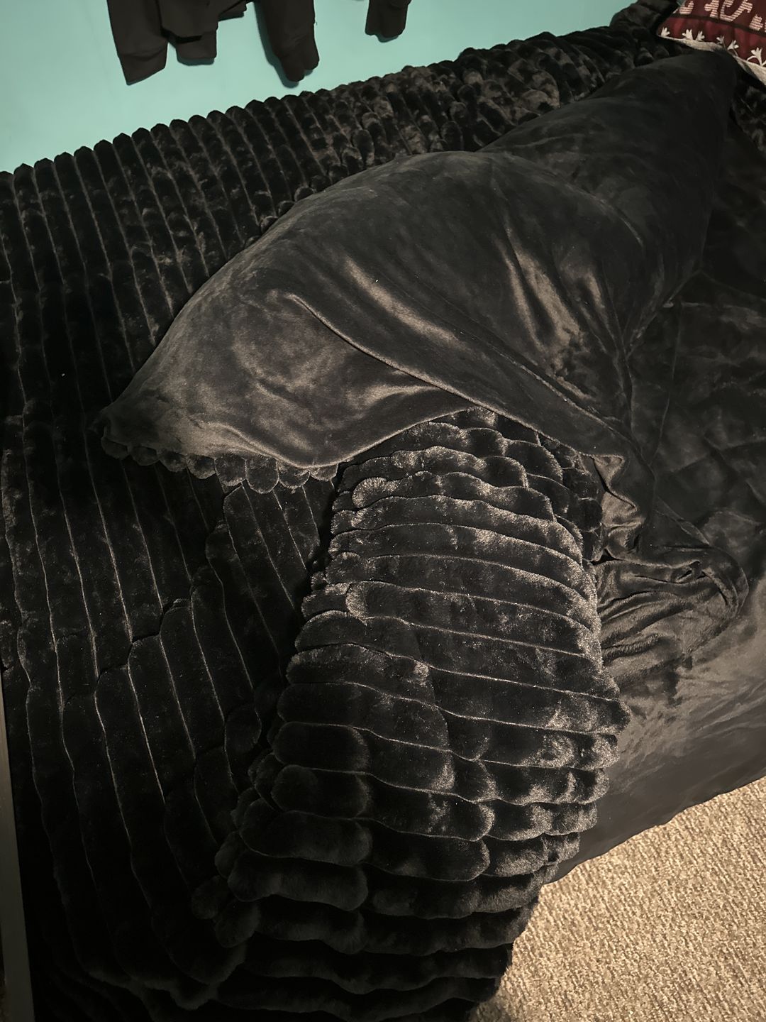 Customer photo review of TÈRRA Velvet Reversible Bedding Set